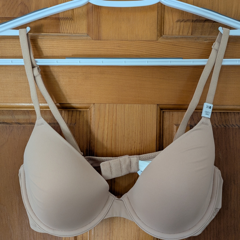 NWT- Victoria's Secret Wear Everywhere Lightly Lined Beige Tshirt Bra